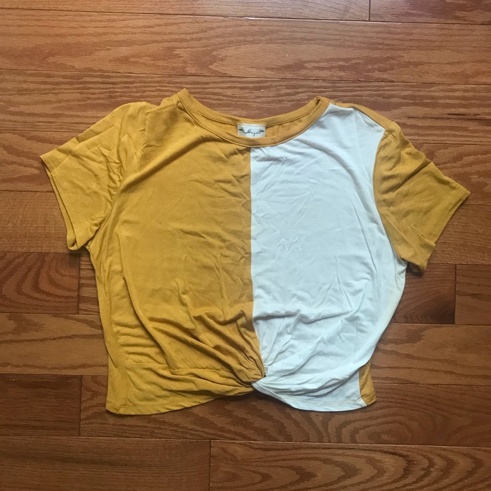 ☀️Yellow & white crop top